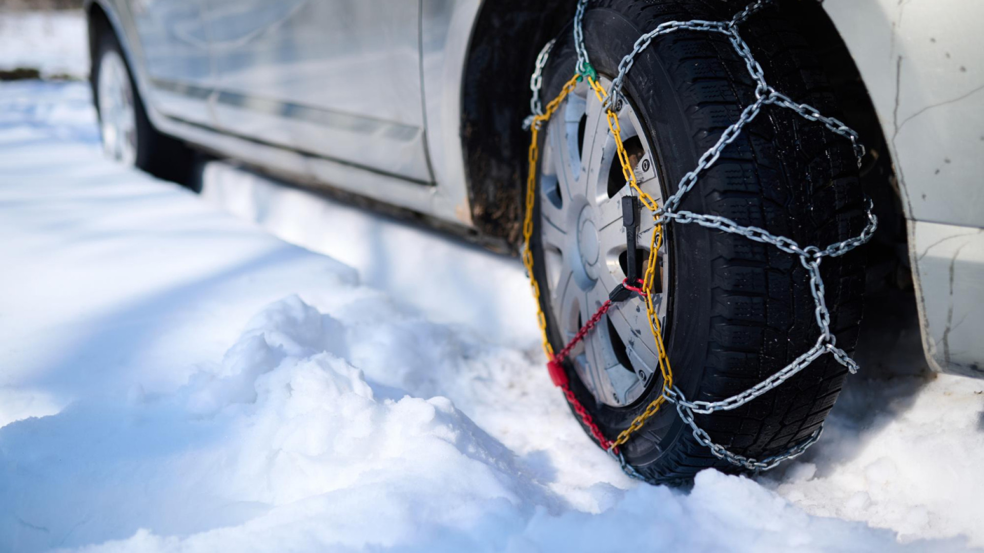 Rouler sur la neige : équipements indispensables pour un trajet en toute sécurité