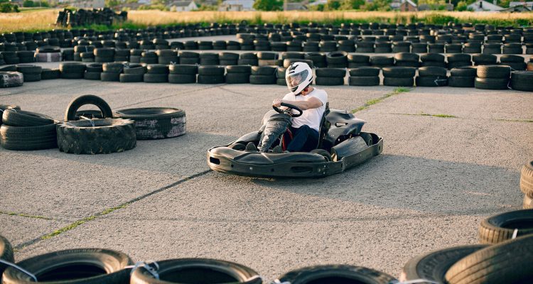 Bien s’équiper en karting : le choix du casque idéal