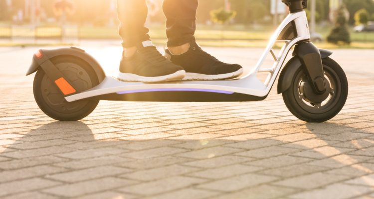 Trottinette électrique en ville : autonomie, batterie et ce qu'il faut savoir avant de rouler